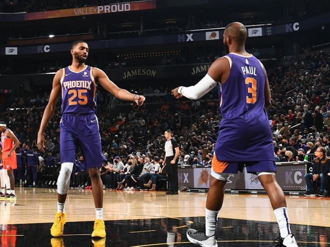 雷霆逆转福建队,布克扛起全队 雷霆逆转福建队,布克扛起全队