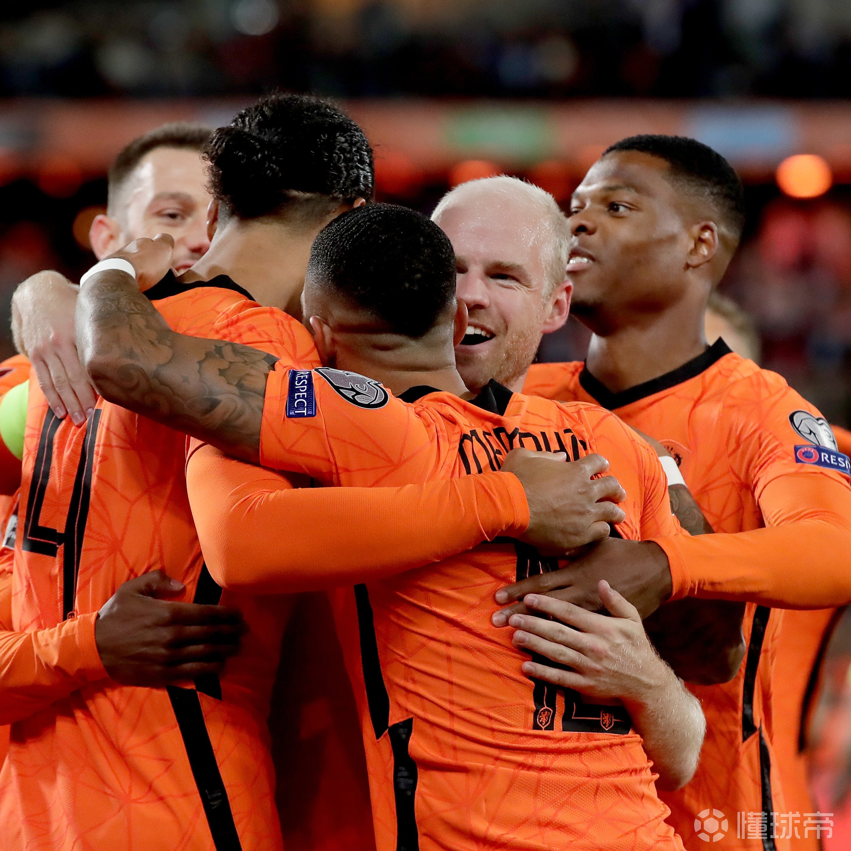 荷兰横扫巴西，卡塞米罗带队取胜