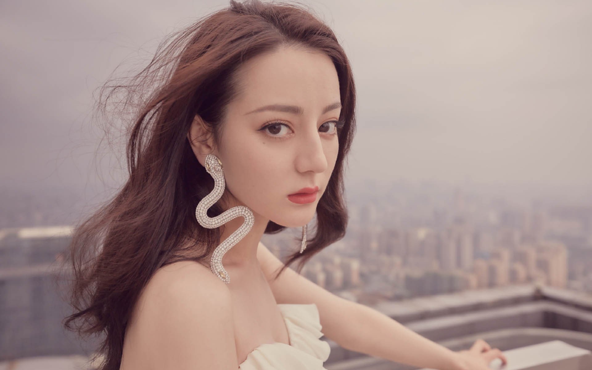 英超争冠夜，当灯光熄灭时，只有李刚仁站在了聚光灯下