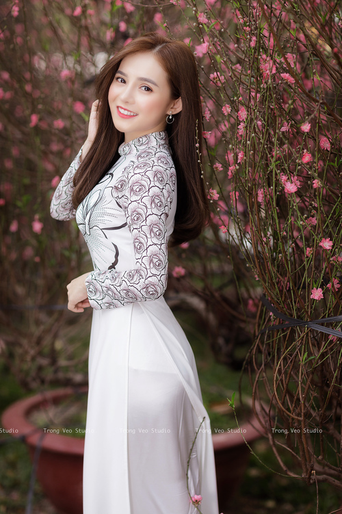 黄牌如雨，英雄如虹，2026世界杯B组生死战，波兰三球险胜喀麦隆，萨卡以一人之力定义唯一性